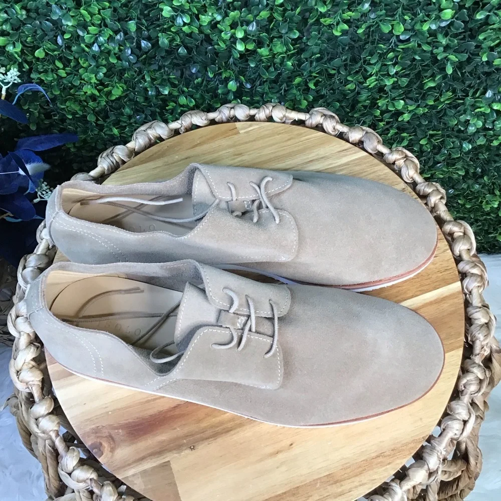New in box nisolo Men's stone color travel derby leather  Suede Shoes‎